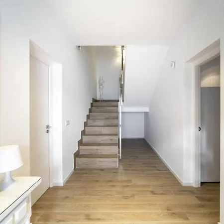 Relaxing Carel 카프리