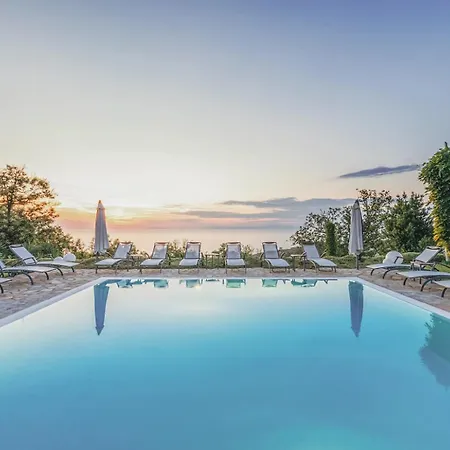 Luxury With Pool & Garden Σπίτι διακοπών