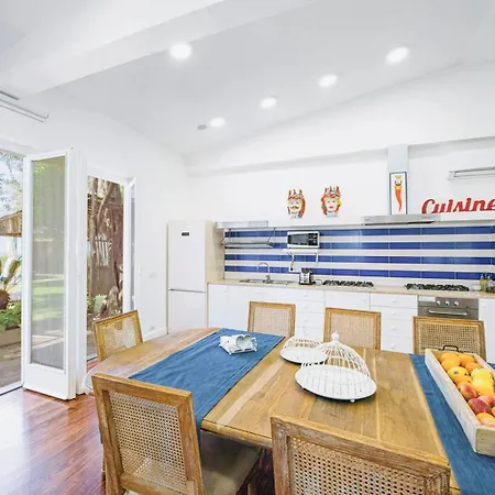 Luxury With Pool & Garden * Κάπρι